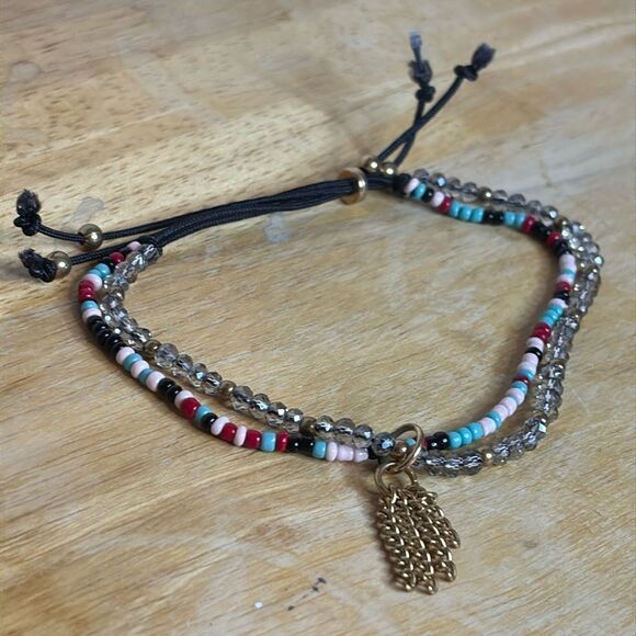 Small black leather beaded adjustable bracelet with dangle chain charm - Picture 2 of 4